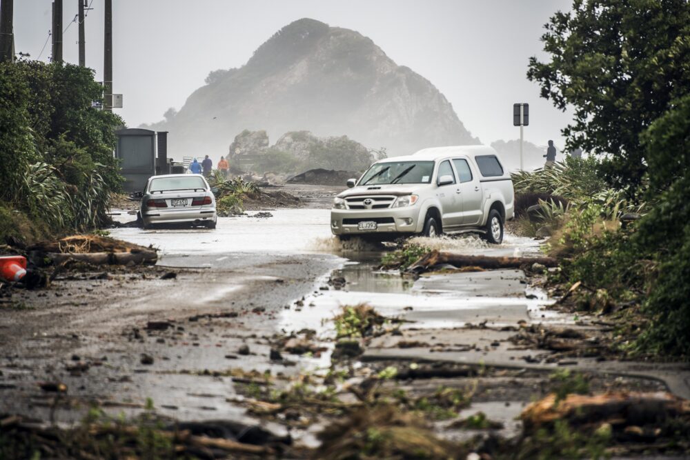 cars in nz storm